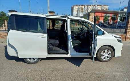 Toyota Voxy III, 2014 год, 1 800 000 рублей, 5 фотография
