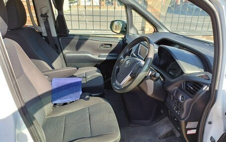 Toyota Voxy III, 2014 год, 1 800 000 рублей, 9 фотография