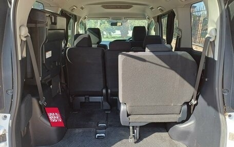 Toyota Voxy III, 2014 год, 1 800 000 рублей, 8 фотография
