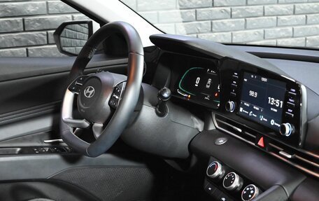 Hyundai Elantra, 2023 год, 2 165 000 рублей, 17 фотография