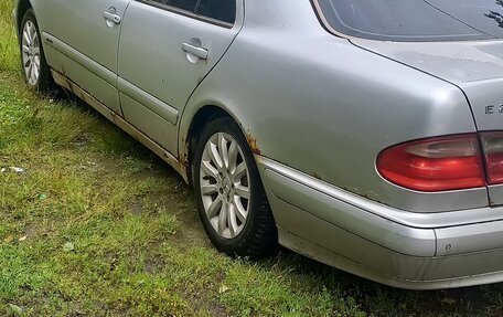 Mercedes-Benz E-Класс, 2000 год, 270 000 рублей, 2 фотография