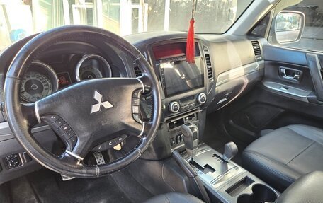 Mitsubishi Pajero IV, 2011 год, 2 000 000 рублей, 6 фотография