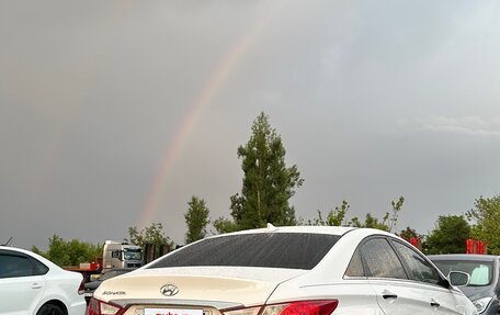 Hyundai Sonata VI, 2011 год, 1 100 000 рублей, 2 фотография
