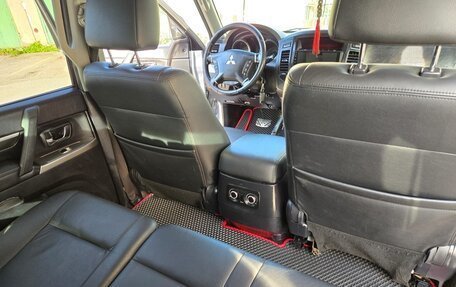 Mitsubishi Pajero IV, 2011 год, 2 000 000 рублей, 11 фотография
