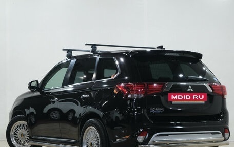 Mitsubishi Outlander III рестайлинг 3, 2020 год, 3 099 000 рублей, 5 фотография