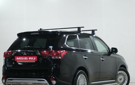 Mitsubishi Outlander III рестайлинг 3, 2020 год, 3 099 000 рублей, 7 фотография