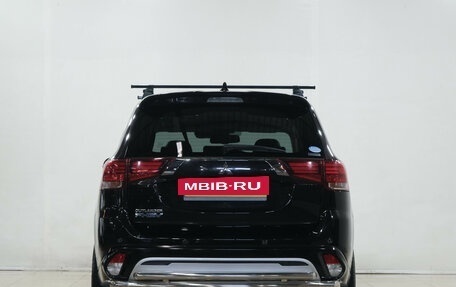 Mitsubishi Outlander III рестайлинг 3, 2020 год, 3 099 000 рублей, 6 фотография