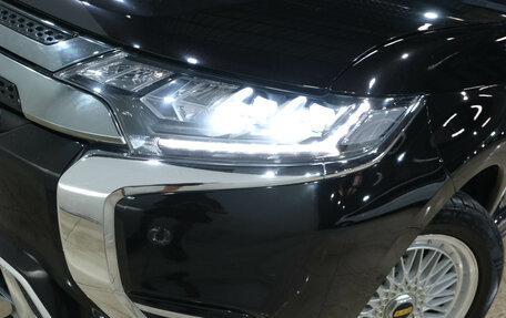 Mitsubishi Outlander III рестайлинг 3, 2020 год, 3 099 000 рублей, 11 фотография