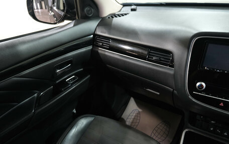 Mitsubishi Outlander III рестайлинг 3, 2020 год, 3 099 000 рублей, 18 фотография