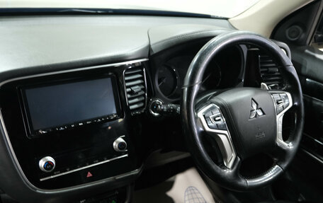 Mitsubishi Outlander III рестайлинг 3, 2020 год, 3 099 000 рублей, 21 фотография