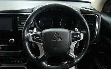 Mitsubishi Outlander III рестайлинг 3, 2020 год, 3 099 000 рублей, 22 фотография