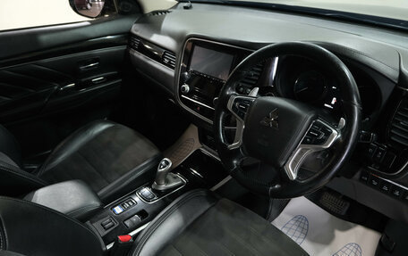Mitsubishi Outlander III рестайлинг 3, 2020 год, 3 099 000 рублей, 17 фотография