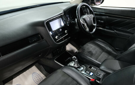 Mitsubishi Outlander III рестайлинг 3, 2020 год, 3 099 000 рублей, 15 фотография