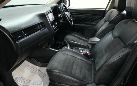 Mitsubishi Outlander III рестайлинг 3, 2020 год, 3 099 000 рублей, 14 фотография