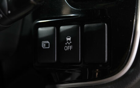 Mitsubishi Outlander III рестайлинг 3, 2020 год, 3 099 000 рублей, 26 фотография