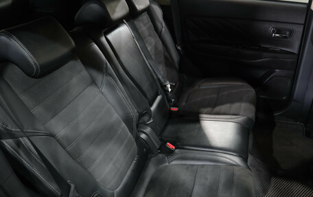 Mitsubishi Outlander III рестайлинг 3, 2020 год, 3 099 000 рублей, 37 фотография