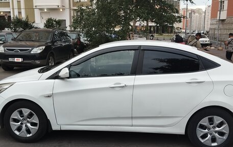 Hyundai Solaris II рестайлинг, 2015 год, 345 000 рублей, 2 фотография