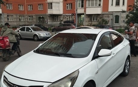Hyundai Solaris II рестайлинг, 2015 год, 345 000 рублей, 3 фотография