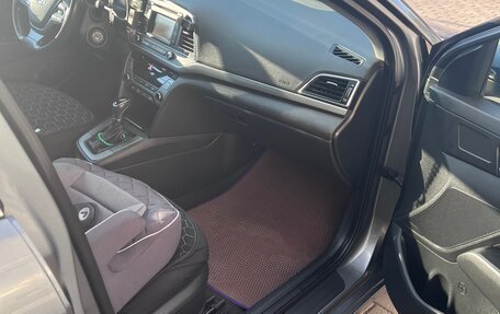 Hyundai Elantra VI рестайлинг, 2018 год, 1 300 000 рублей, 6 фотография