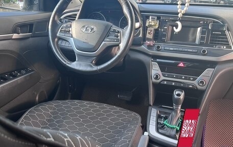 Hyundai Elantra VI рестайлинг, 2018 год, 1 300 000 рублей, 8 фотография