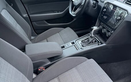 Volkswagen Passat B8 рестайлинг, 2020 год, 2 220 000 рублей, 13 фотография