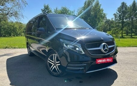 Mercedes-Benz V-Класс, 2018 год, 3 950 000 рублей, 2 фотография