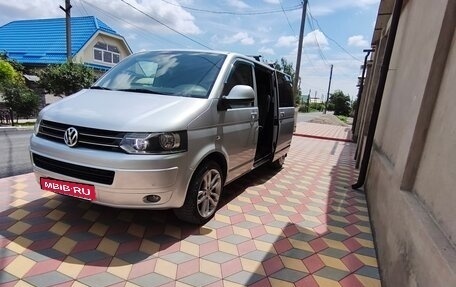 Volkswagen Caravelle T5, 2010 год, 2 100 000 рублей, 3 фотография
