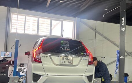 Honda Fit III, 2016 год, 900 000 рублей, 11 фотография