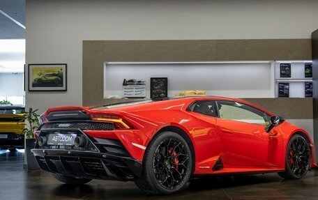 Lamborghini Huracán, 2022 год, 33 000 000 рублей, 6 фотография