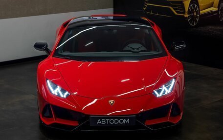 Lamborghini Huracán, 2022 год, 33 000 000 рублей, 3 фотография