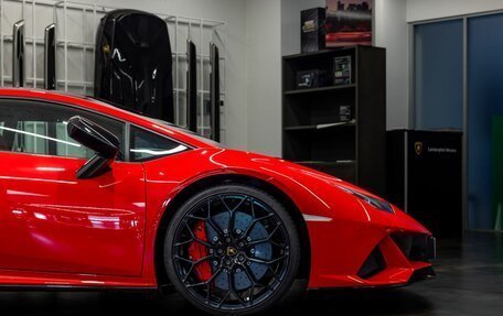 Lamborghini Huracán, 2022 год, 33 000 000 рублей, 8 фотография