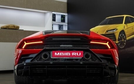 Lamborghini Huracán, 2022 год, 33 000 000 рублей, 5 фотография