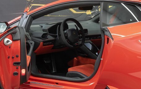 Lamborghini Huracán, 2022 год, 33 000 000 рублей, 17 фотография