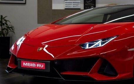 Lamborghini Huracán, 2022 год, 33 000 000 рублей, 9 фотография