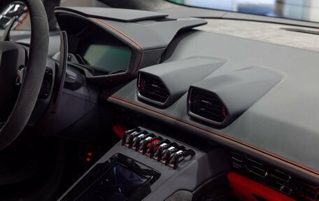 Lamborghini Huracán, 2022 год, 33 000 000 рублей, 24 фотография