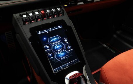 Lamborghini Huracán, 2022 год, 33 000 000 рублей, 31 фотография