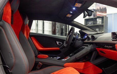 Lamborghini Huracán, 2022 год, 33 000 000 рублей, 26 фотография