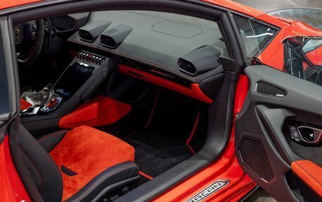 Lamborghini Huracán, 2022 год, 33 000 000 рублей, 28 фотография