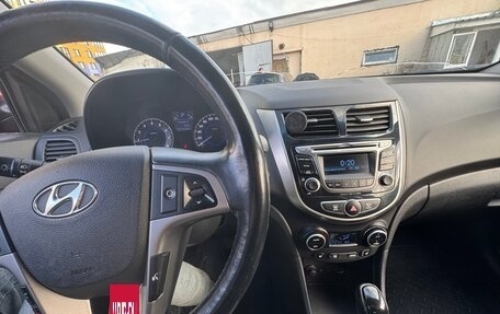 Hyundai Solaris II рестайлинг, 2015 год, 1 000 000 рублей, 10 фотография