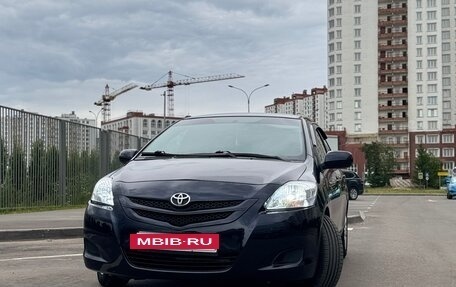 Toyota Yaris III рестайлинг, 2008 год, 650 000 рублей, 2 фотография