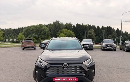 Toyota RAV4, 2020 год, 3 490 000 рублей, 2 фотография