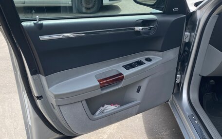 Chrysler 300C II, 2006 год, 2 000 000 рублей, 5 фотография