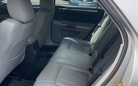 Chrysler 300C II, 2006 год, 2 000 000 рублей, 6 фотография