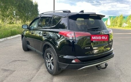 Toyota RAV4, 2017 год, 1 947 000 рублей, 10 фотография