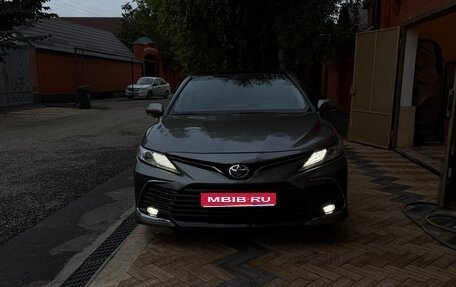 Toyota Camry, 2022 год, 3 650 000 рублей, 1 фотография