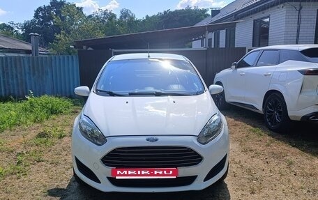 Ford Fiesta, 2015 год, 750 000 рублей, 2 фотография