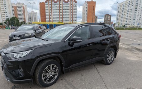 Toyota RAV4, 2019 год, 3 000 000 рублей, 2 фотография