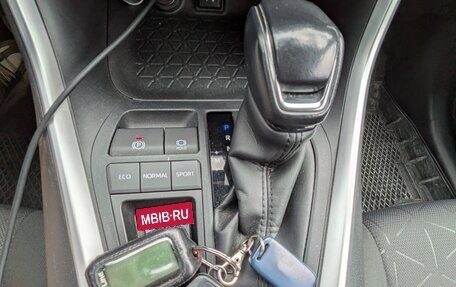 Toyota RAV4, 2019 год, 3 000 000 рублей, 16 фотография