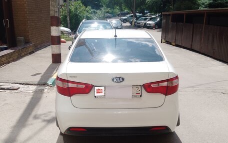 KIA Rio III рестайлинг, 2013 год, 800 000 рублей, 2 фотография