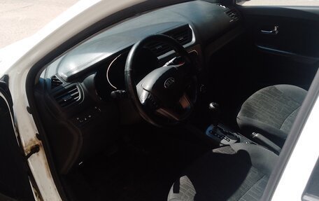 KIA Rio III рестайлинг, 2013 год, 800 000 рублей, 4 фотография